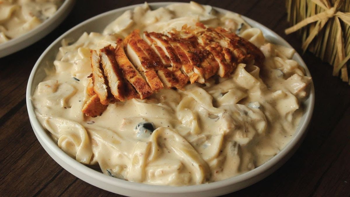 CHICKEN ALFREDO PASTA