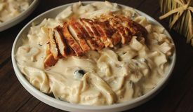 CHICKEN ALFREDO PASTA