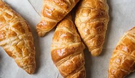 PLAIN CROISSANT